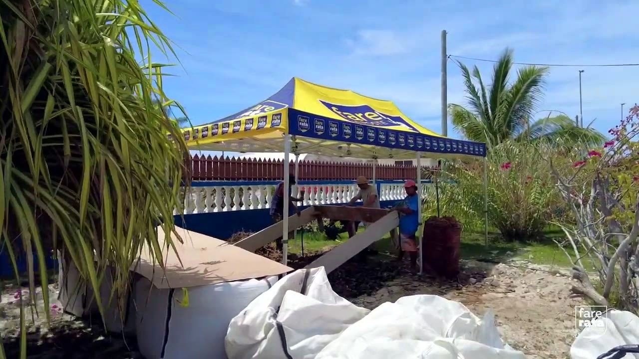 Jardin partagé sous tonnelle à Manihi